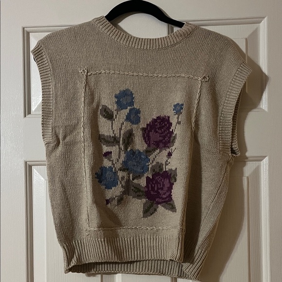 Diversity Sweaters - Vintage Floral Knit Sleeveless Sweater - Tan Medium Petite